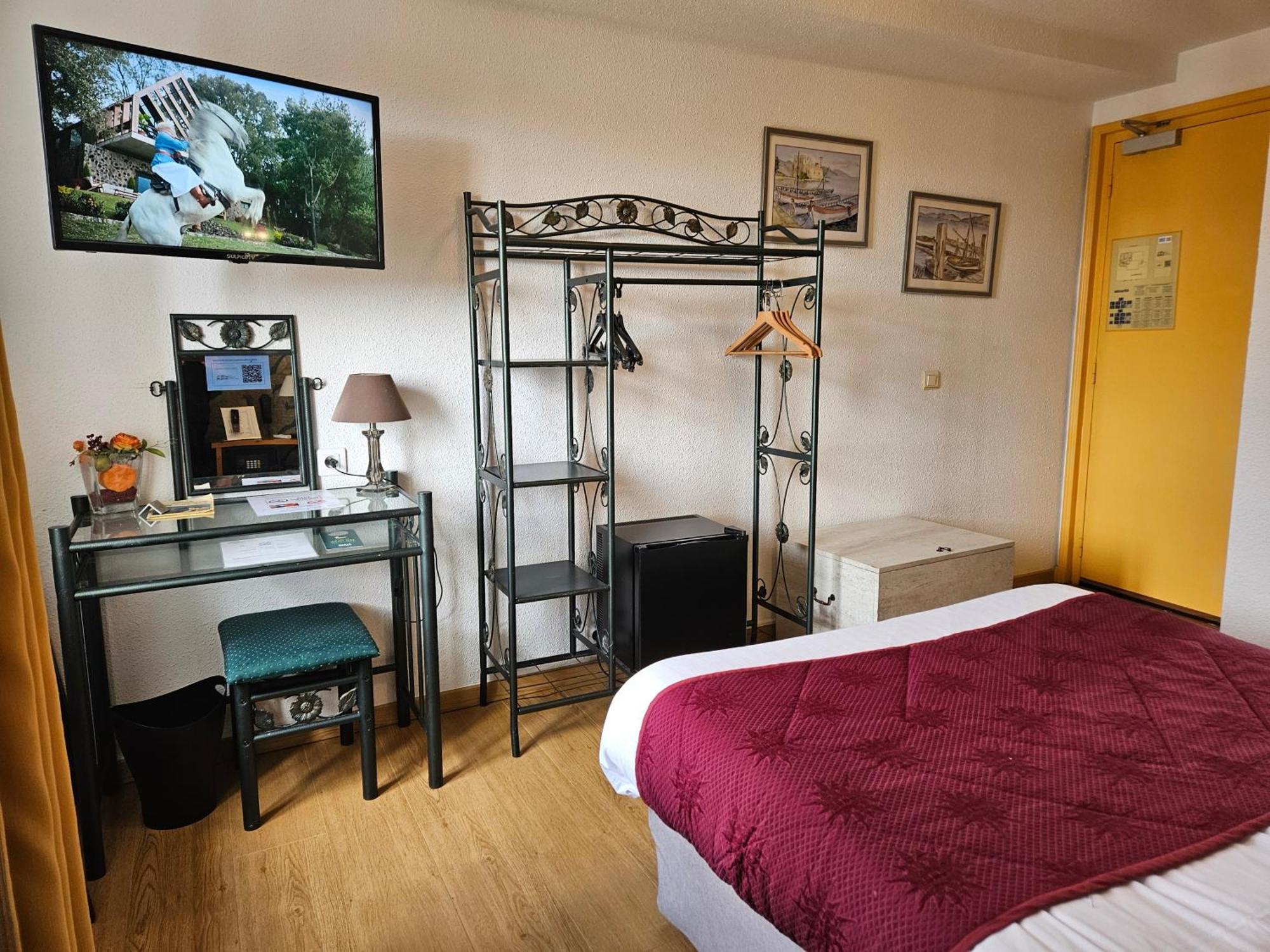 Le Val D'Amby Hotel Hieres-Sur-Amby Buitenkant foto